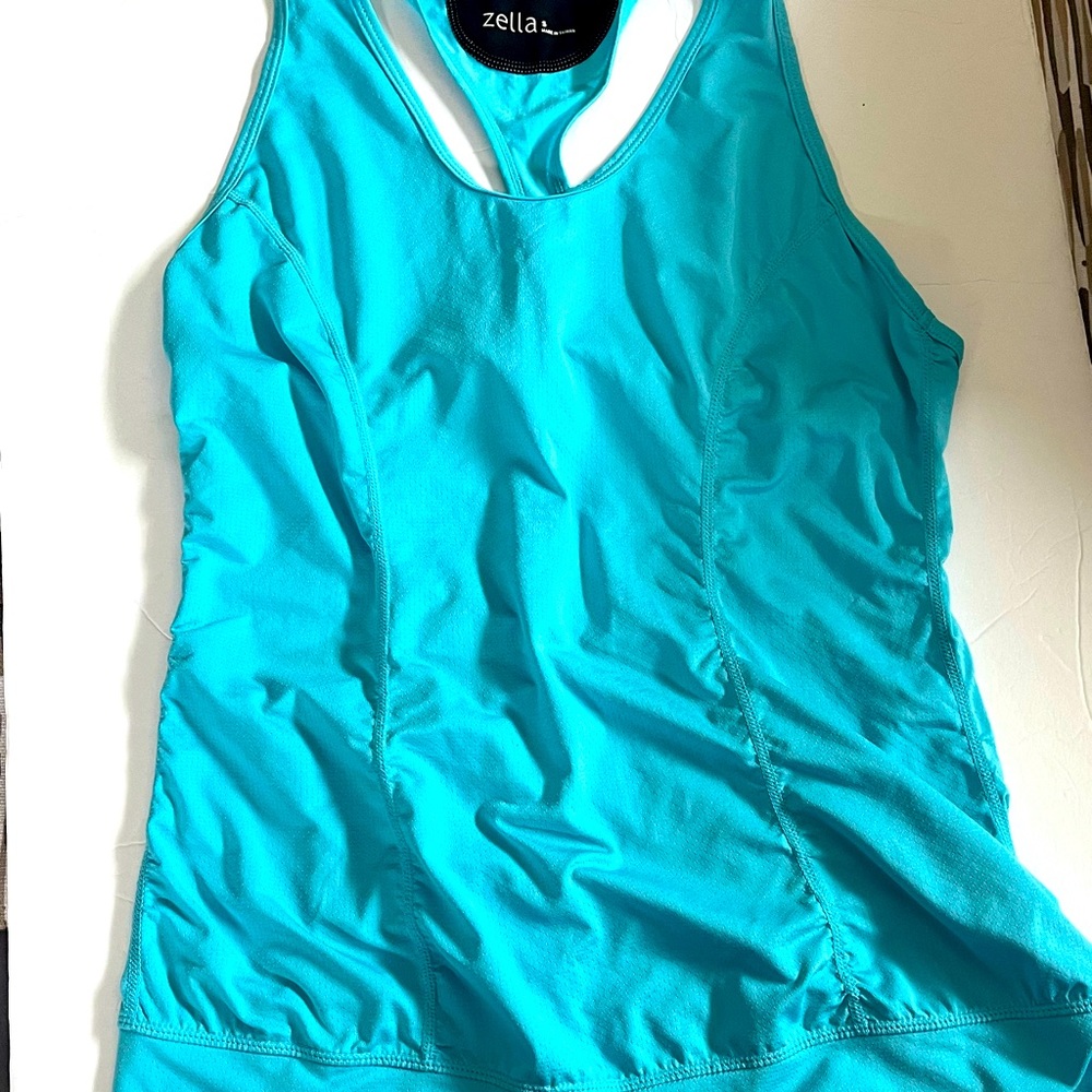 4 piece athletic top lot-size small